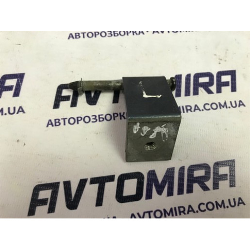 Петля кришки багажника L+R Opel Corsa D HB 5дв. 2006-2014 13182523